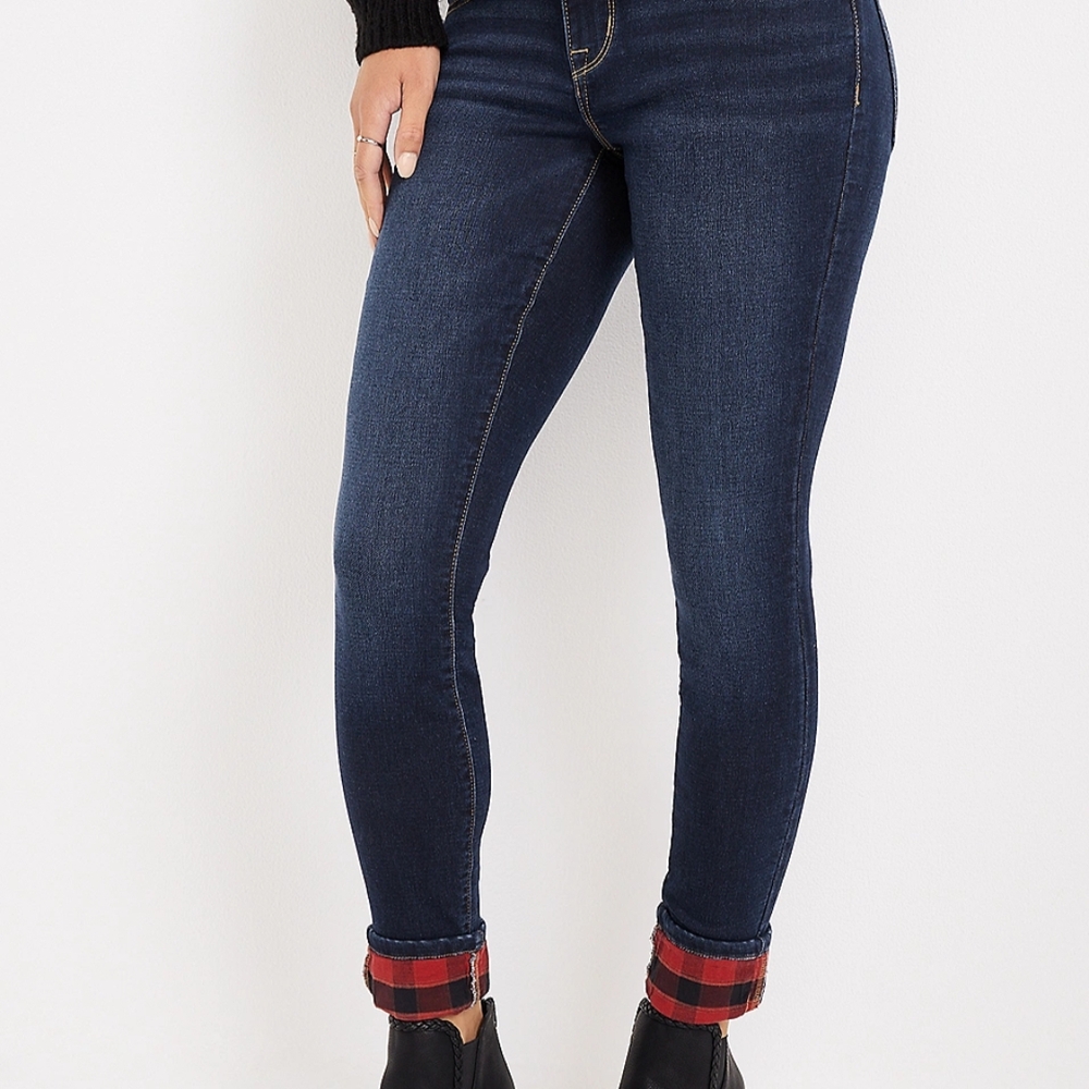 NWOT m jeans by maurices Super Soft Plaid Cuff Mid Rise Jean S Long